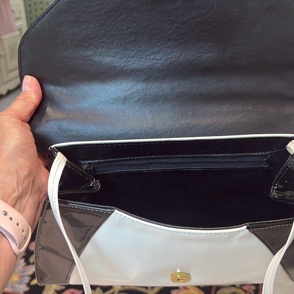 Unbranded Chic Black Patent Leather and White Large Clutch. - Picture 7 of 11